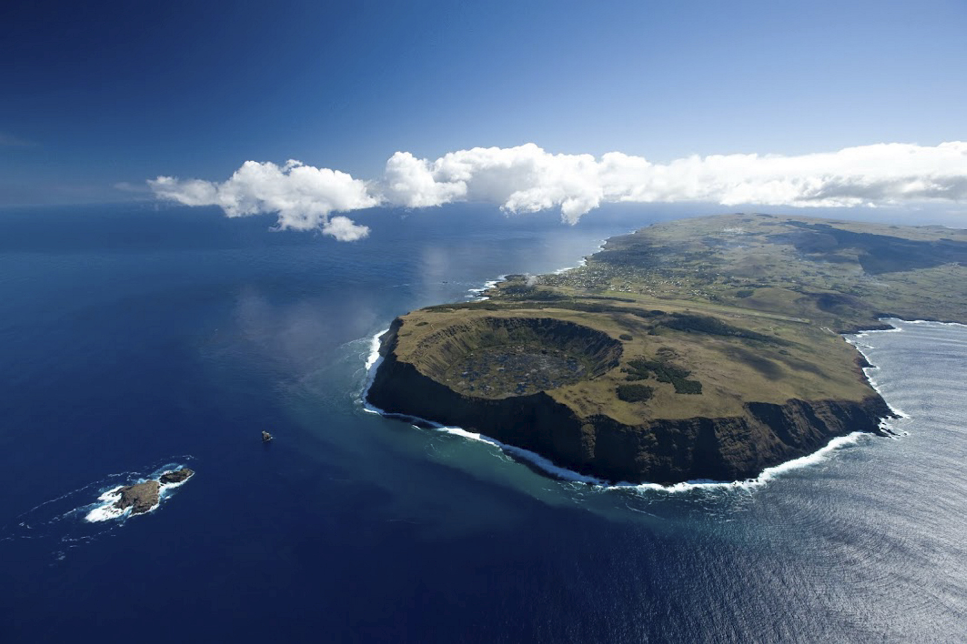Островами похожими на материки. Остров Тристан-да-Кунья. Рапа-Нуи остров. Остров Пасхи Океания. Остров Пасхи Чили.
