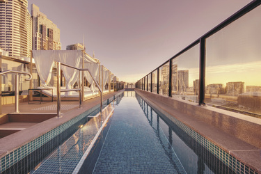 Dach-Pool mit Blick auf Sydney