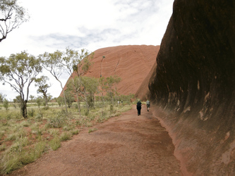 Beim Base Walk am Uluru (Ayers Rock)