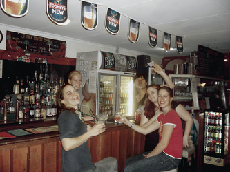 Bar in der Glen Helen Lodge