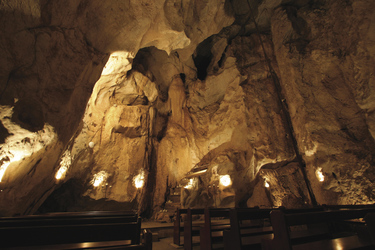 In der Cathedral Cave, Capricorn Caves Tour