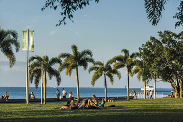 Cairns Esplanade, ©Tourism and Events Queensland