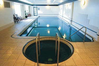 Pool im Health Club