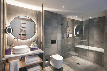 Modernes Badezimmer, ©Adam Bruzzone 2021