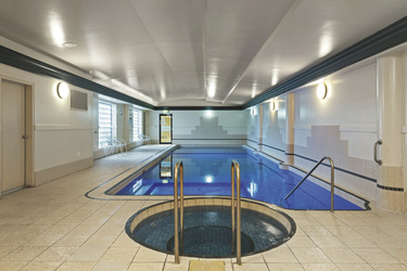 Whirlpool & Schwimmbad, ©John Montesi