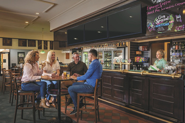 McCracken Bar & Grill, ©John Montesi