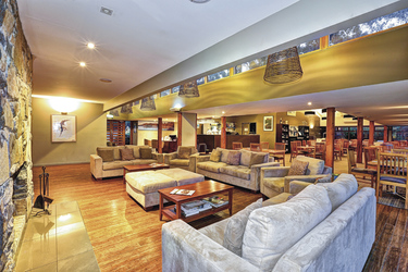 Lounge und Restaurant in der Lodge
