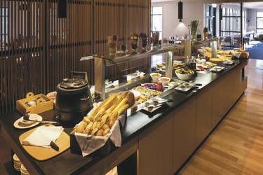 Buffet im Altitude Restaurant, ©Alastair Bett