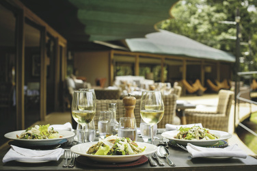 Zum Mittagessen im Il Moran Camp