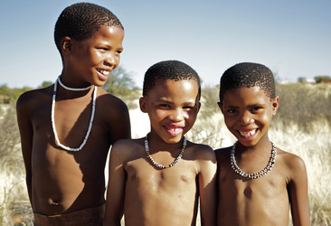 San Kinder in der Kalahari