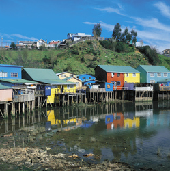 typische Pfahlhäuser auf Chiloe
