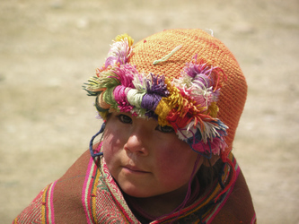 Kind in Landestracht, Cusco