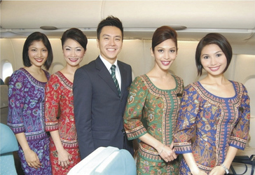 freundliche Singapore Airlines Crew