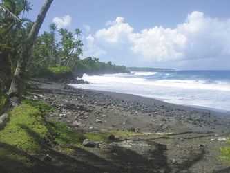 Schwarzer Strand auf Savaii Nuu
