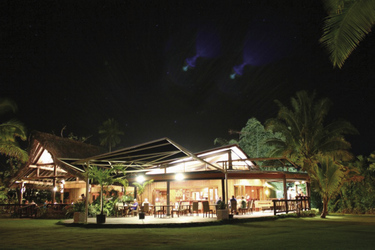 Restaurant bei Nacht, © Uprising Beach Resort