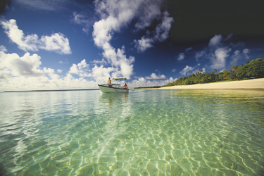 Boot vor Tonga © J. Blackwood